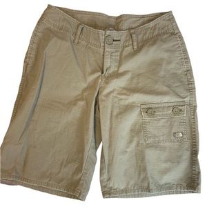 ThE NORTH FACE Khaki Shorts Long NEW